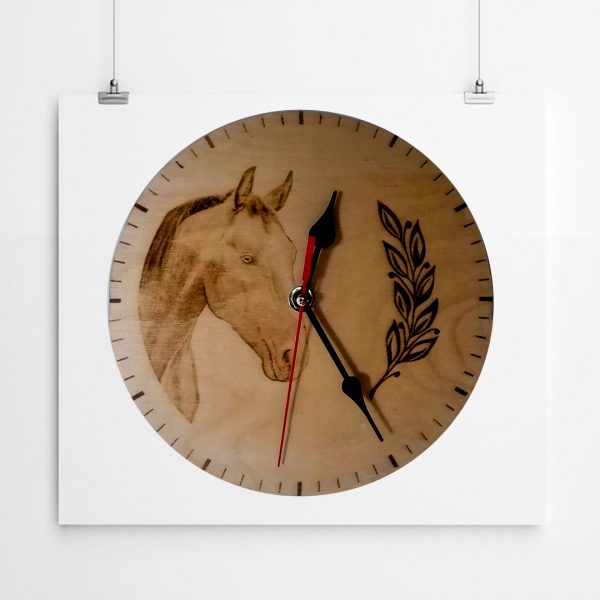 часы с лошадью